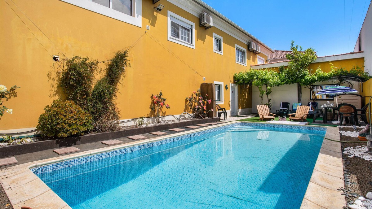 Nazare House | Villa Olives Country House with Mountain View, Pool, Terrace & Wi-Fi