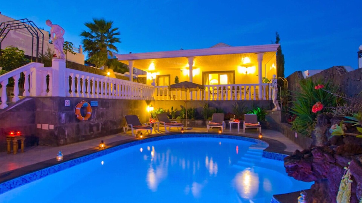 Los Pocillos Villa | Villa Olivier, Puerto Del Carmen, Lanzarote, Luxury 2 bed/2 bath Private Pool.