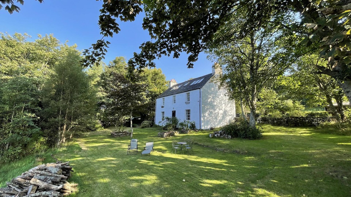Breakish Villa | Villa on 4 acres by the sea with views to Skye & Raasay