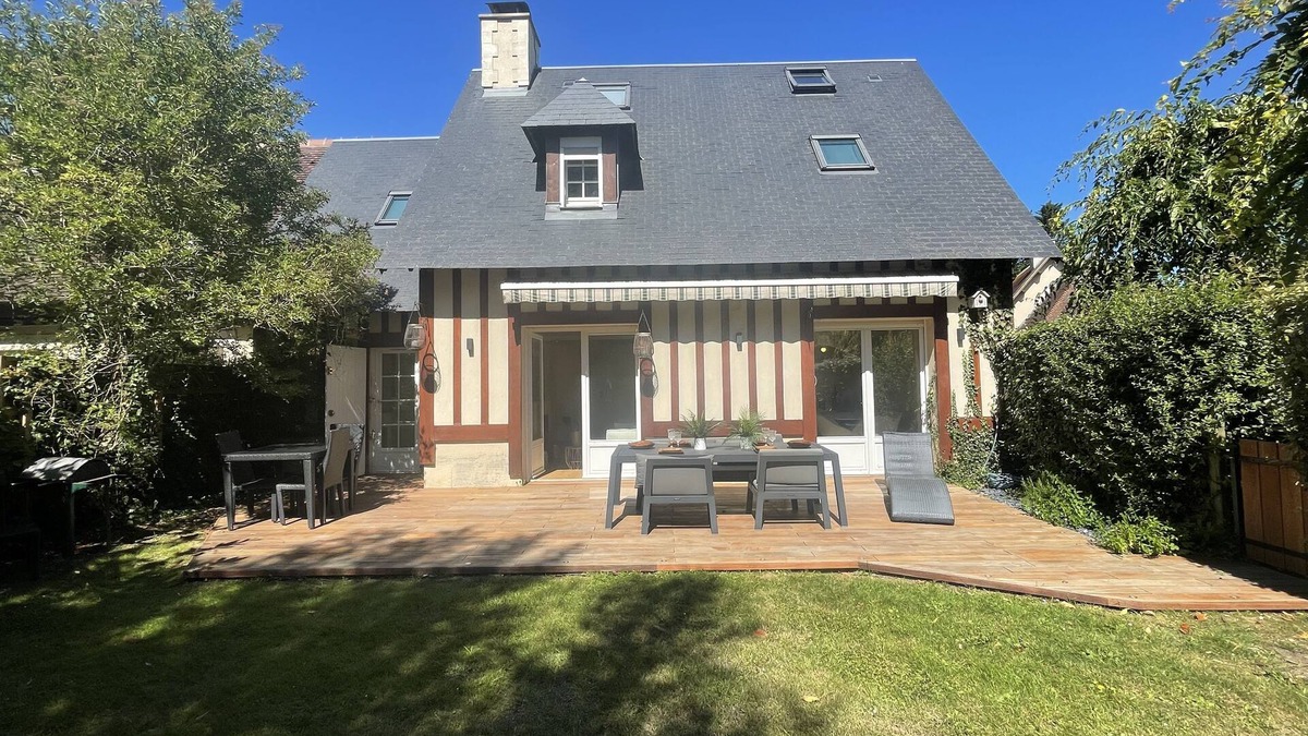 Tourgeville Villa | Villa on Deauville, near beach, area of clairefontaine (swimming pool and tennis)