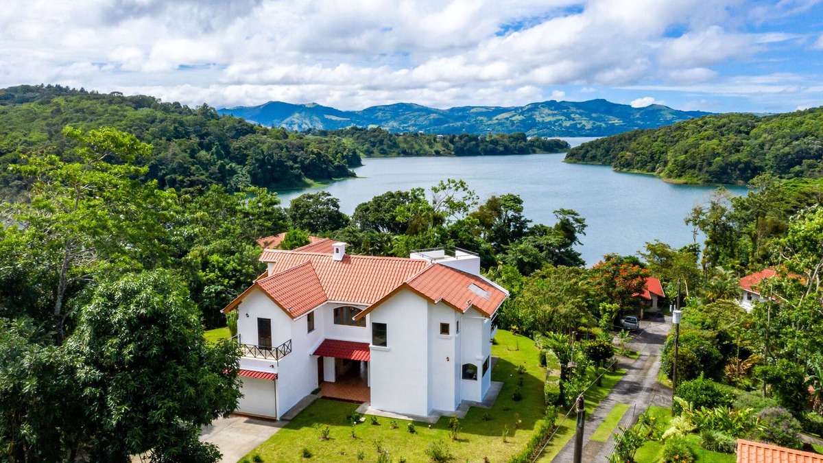 Arenal Villa | Villa on Lake Arenal - Adventure + Relaxation - Quiet Gated Community