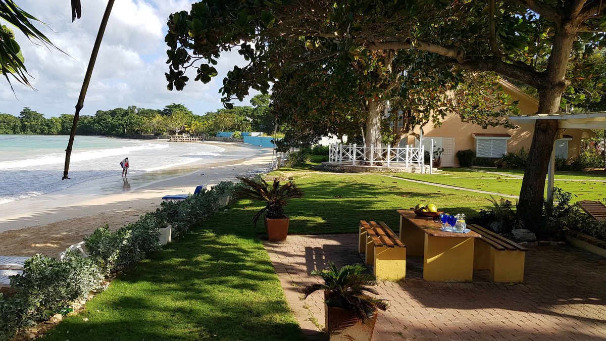 Mammee Bay Villa | Villa on the Beach. Charming, Quaint 3 bedroom at Cannon Villas Ocho Rios