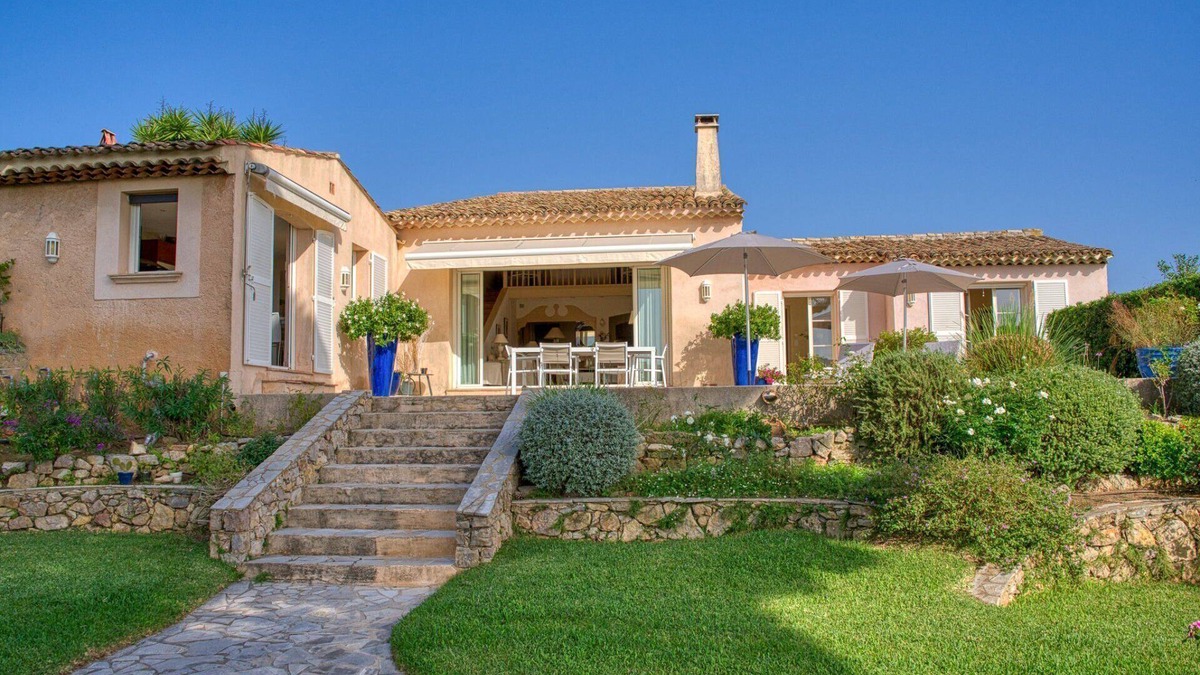 Cote d'Azur- French Riviera Villa | Villa On The Beach Road