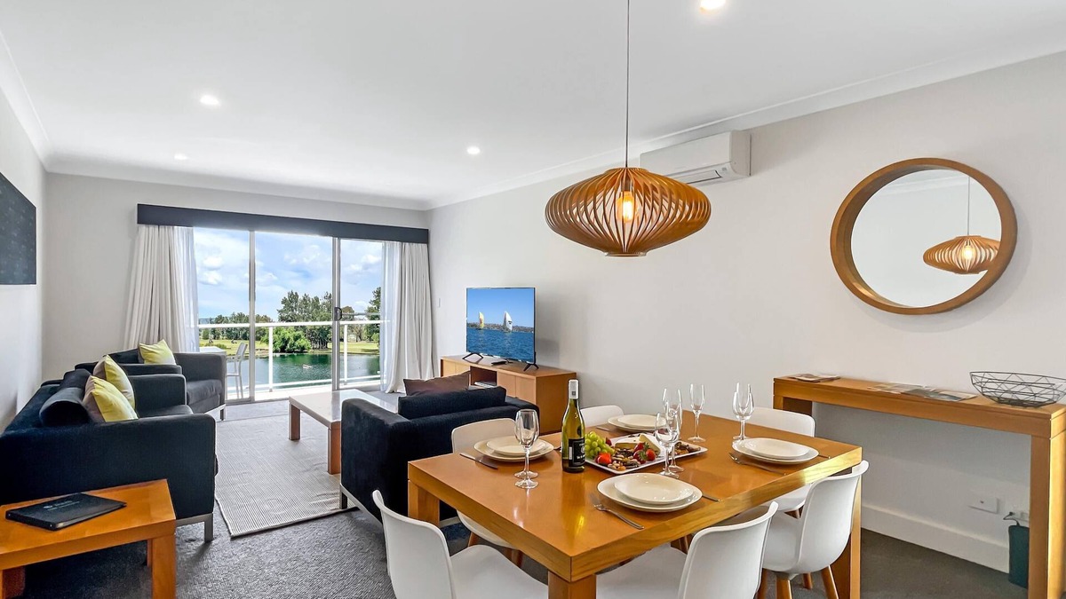 Lovedale Villa | Villa on the Green - Designer 2 bedroom, 2 bathroom villa at Rydges Resort
