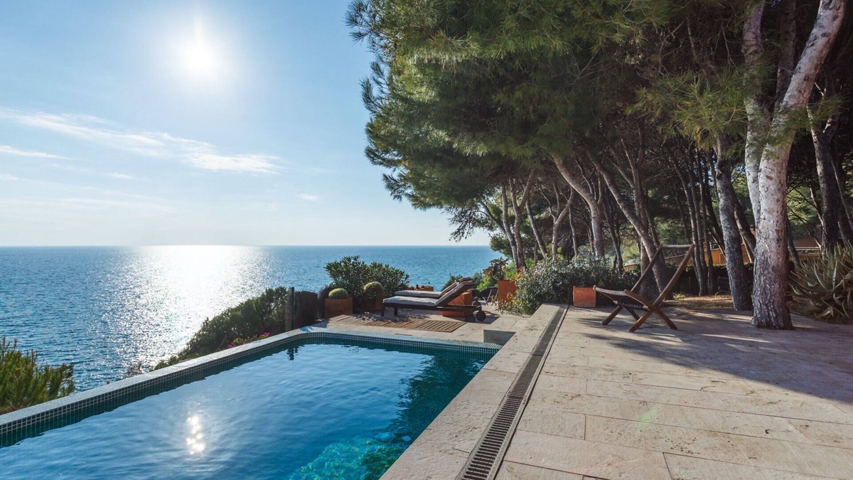 Tamarit Villa | villa on the quiet luminous sea and natural surroundings