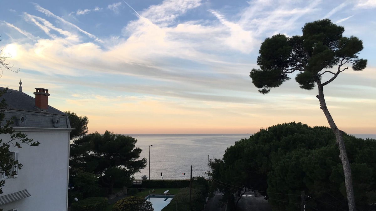 Bompard House | Villa on the Sea, Kennedy ledge