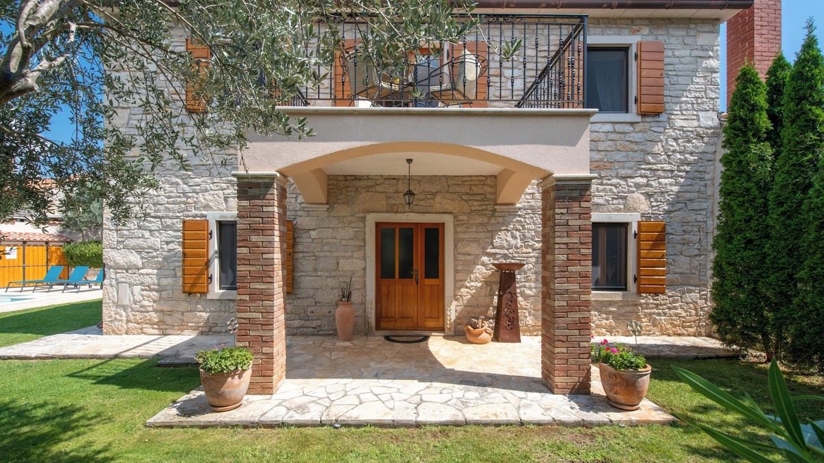 Krnica House | VILLA ORADA - Stylish stone villa with pool & sea views for 6 persons
