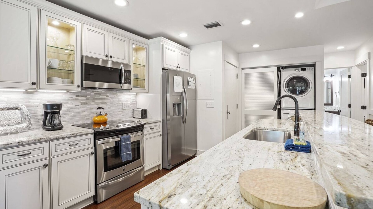 Kiawah Island Villa | Villa Overlooking Roy Barth Tennis Courts- 5 Minute Walk to Beach