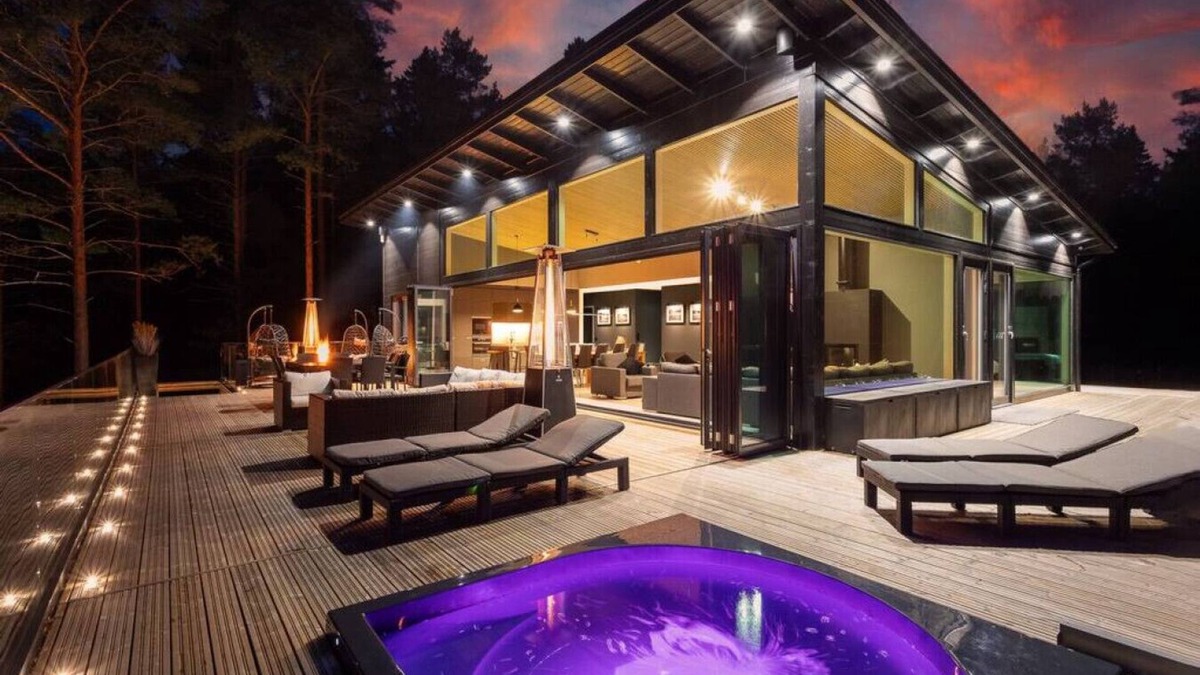 Lohja House | Villa Padel - Premium Lakeside Residence & Grounds