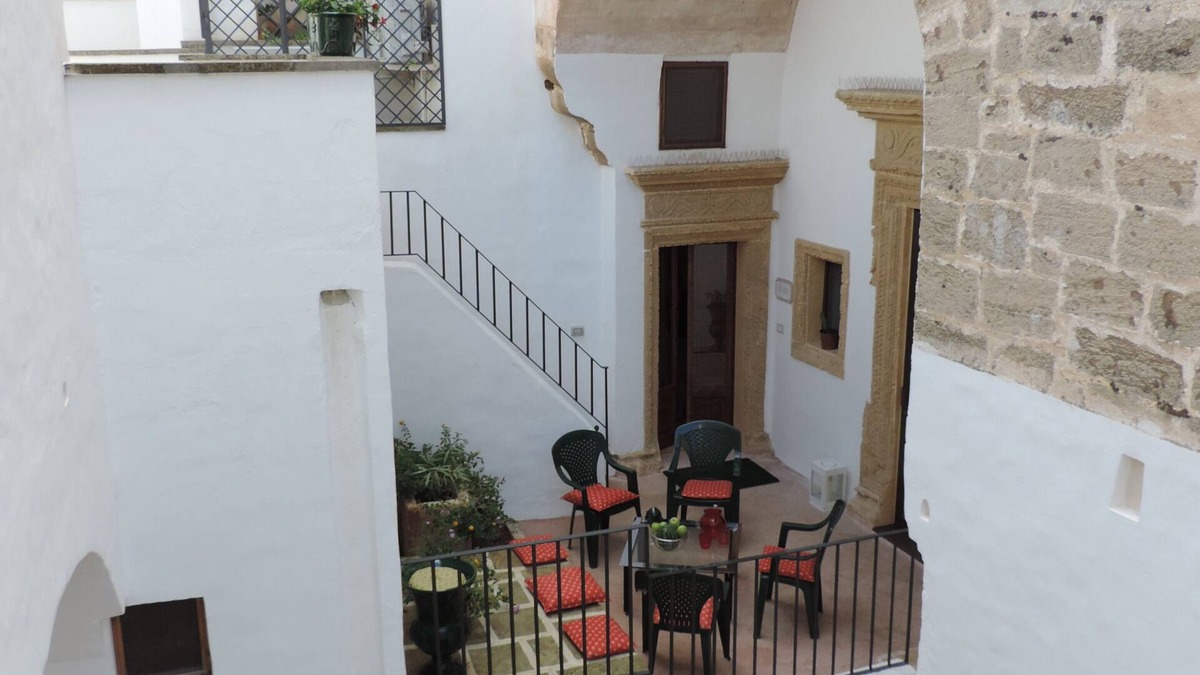 Parabita Apartment | Villa Palazzo del Diavolo:Il Patio e le Terrazze,WiFi,AC,TouristPersonalAdvisor