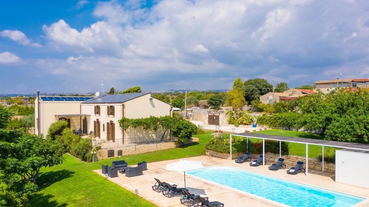 Scicli Villa | Villa Palazzola - Five Bedroom Villa, Sleeps 12
