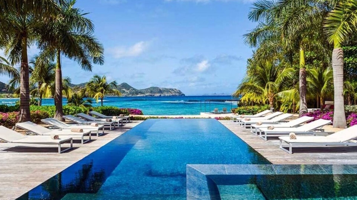 Barriere des Quatres Vents Villa | Villa Palm Beach | Beach Front - Located in Wonderful Lorient Beach with Private Pool