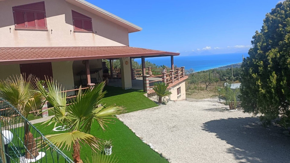 Militello Rosmarino Villa | Villa 'Panorama Scurzi' with Sea View, Wi-Fi and Air Conditioning