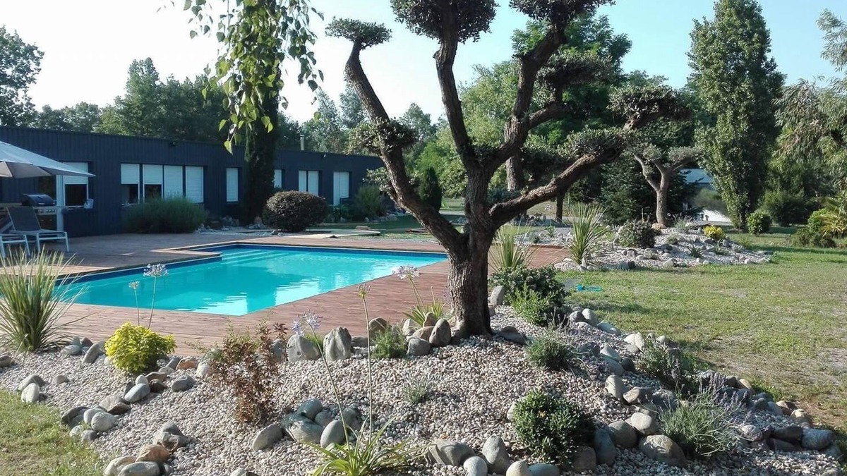 Saint-Andre-de-Cubzac Apartment | Villa Parenthèse, holiday home with swimming pool