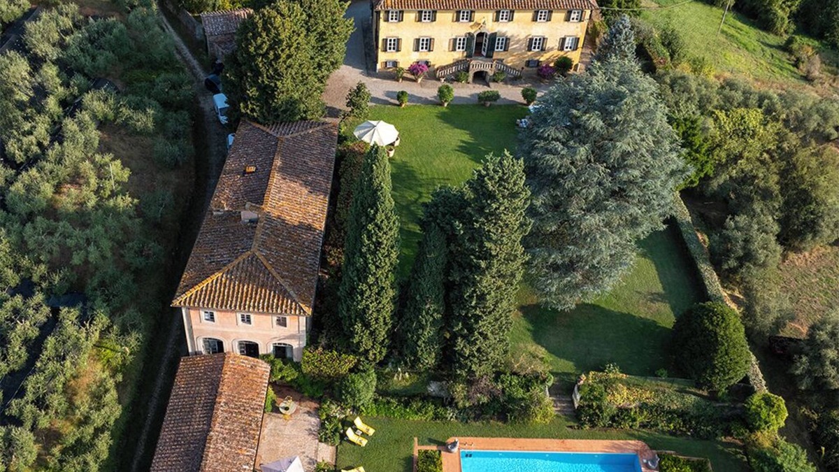 Capannori Villa | VILLA PARADISO, stunning XVII century villa on the hills at 7 kms east of Lucca