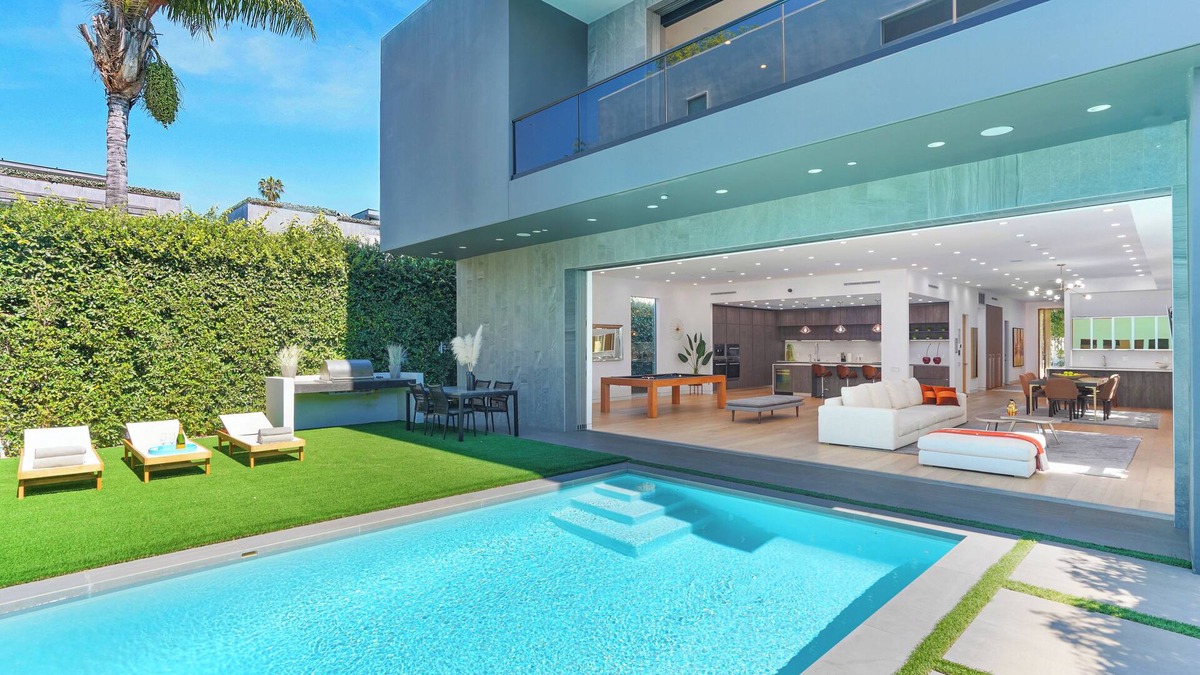 Beverly Hills Villa | Villa Pasha by LuxJB 🏆 16 Guests 🏆 9 beds 🏆 Cinema & Gym