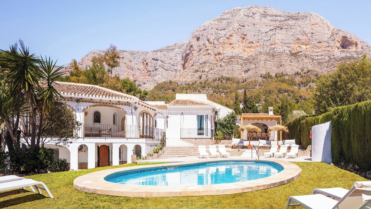 Montgo de Toscamar House | Villa Paso Lento with pool and beautiful gardens 10 mins to fabulous beaches
