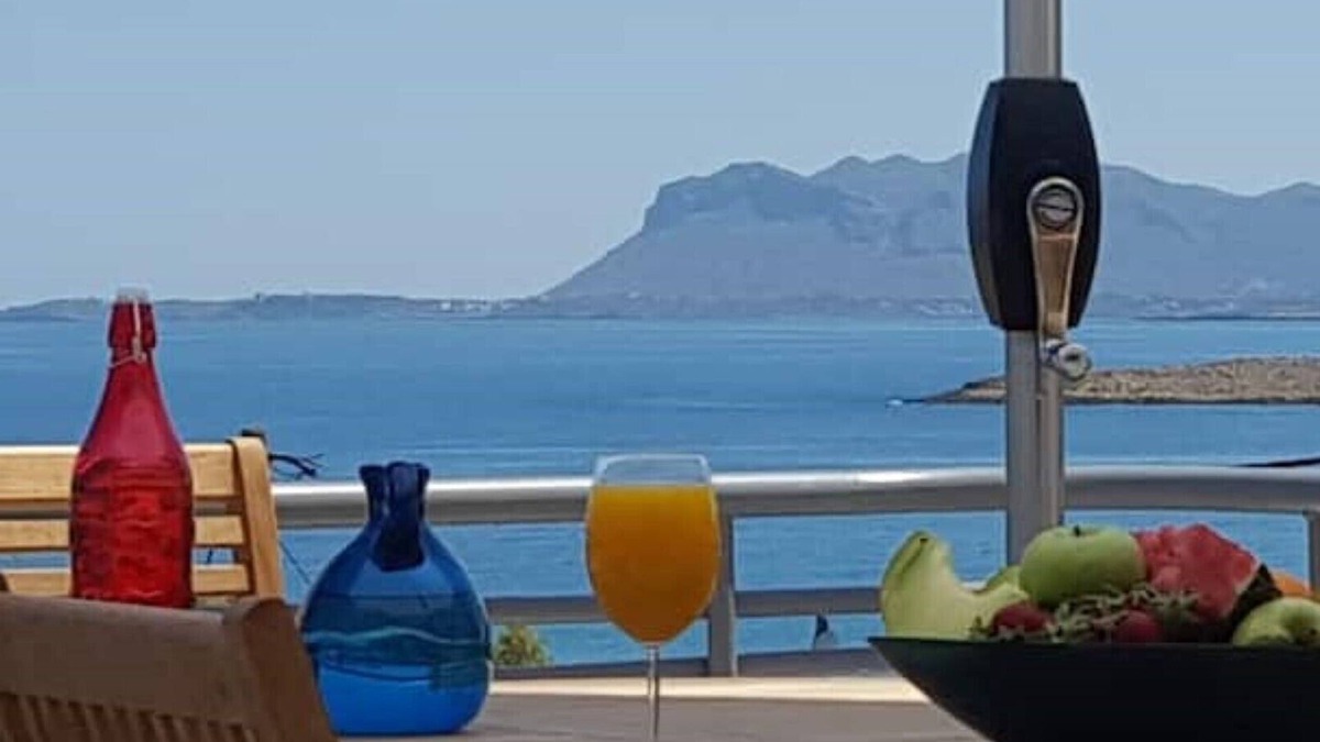 Daratsos Villa | Villa Patroklos seaview 1 minute from the beach ~ heated pool