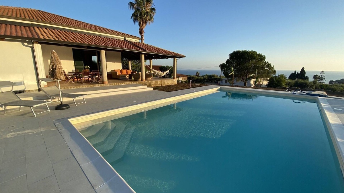 Ricadi Villa | Villa Pavone, with private pool and sea view near the beach