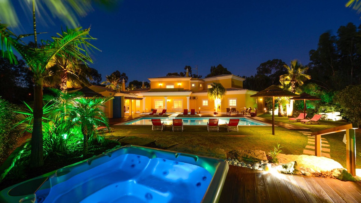 Penina Villa | Villa Penina Gardens Heated Pool, Jacuzzi, Cinema, GYM, Games and Gardens