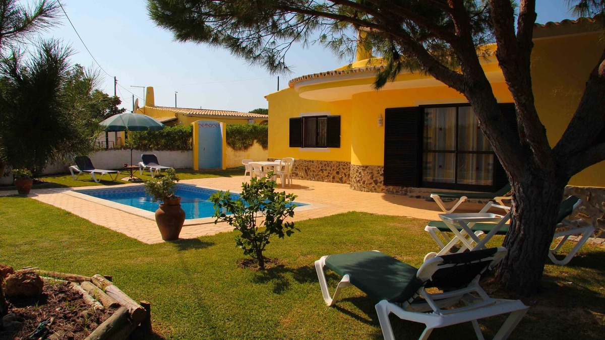 Almancil House | Villa Pera-Perfect for families w/private pool, bbq & garden inside 3acre farm
