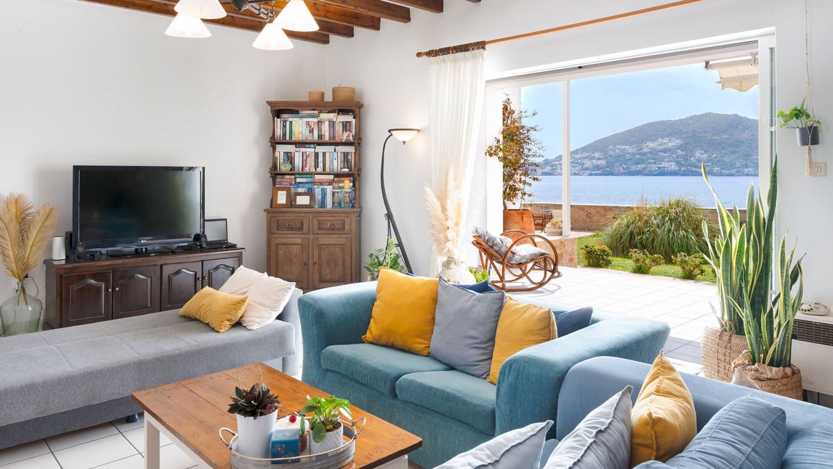 Alinda Villa | Villa 'Peristeri' with Sea View, Wi-Fi and Air Conditioning
