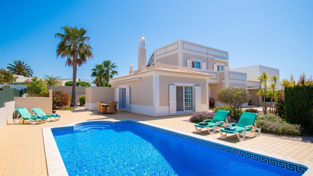 Mato Serrao Villa | Villa Perola, 3 bed villa walking distance of Carvoeiro, quiet location