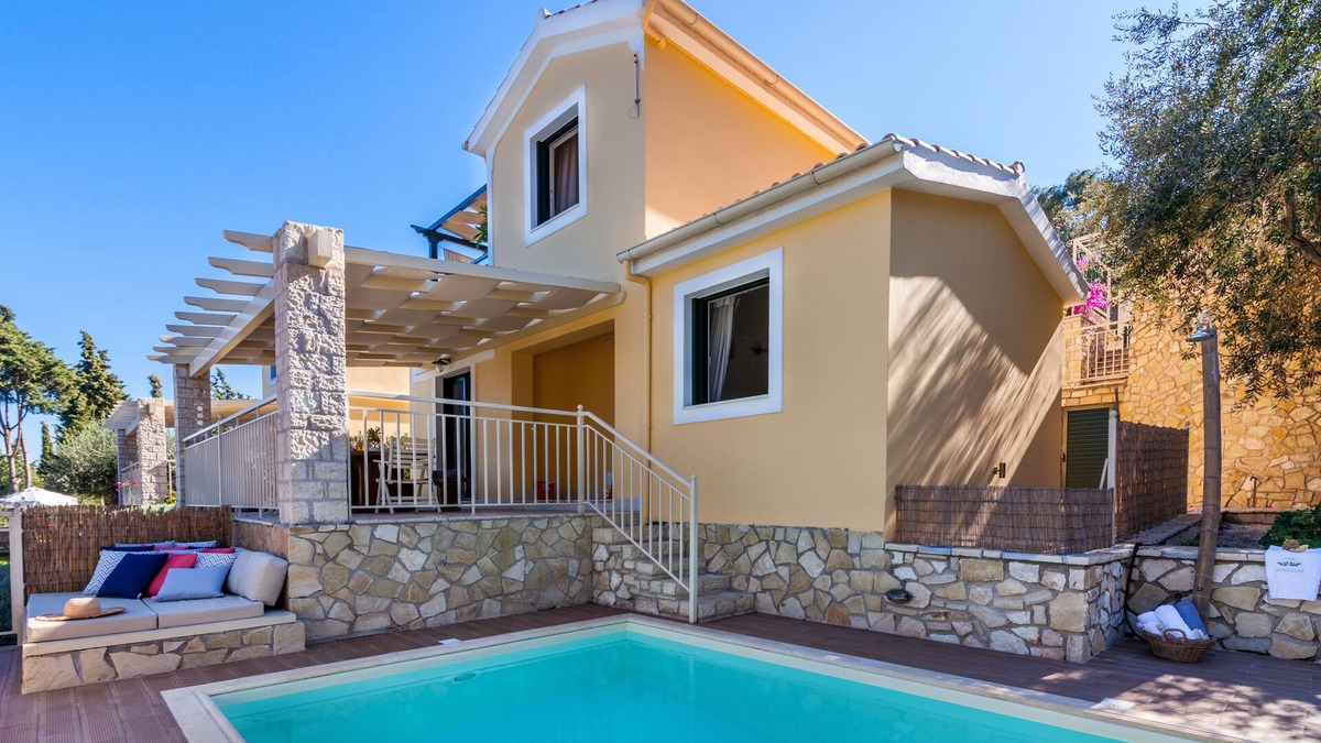 Rantatika Villa | Villa Petra with Private Pool