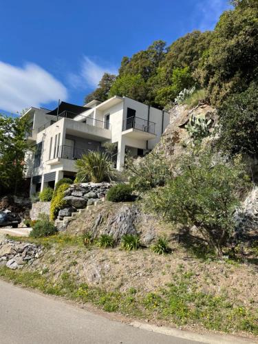 Valle-de-Campoloro House | Villa Petrera
