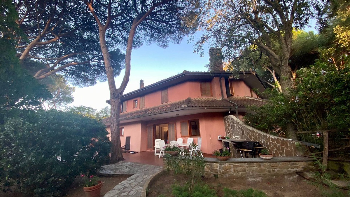 Punta Ala House | Villa Picci in pine forest 5 minutes by bike from the sea, 15 minutes on foot