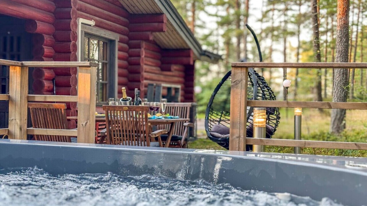 Raseborg Villa | Villa Pihlajanmarja – Stunning Log Villa on a Waterfront Estate