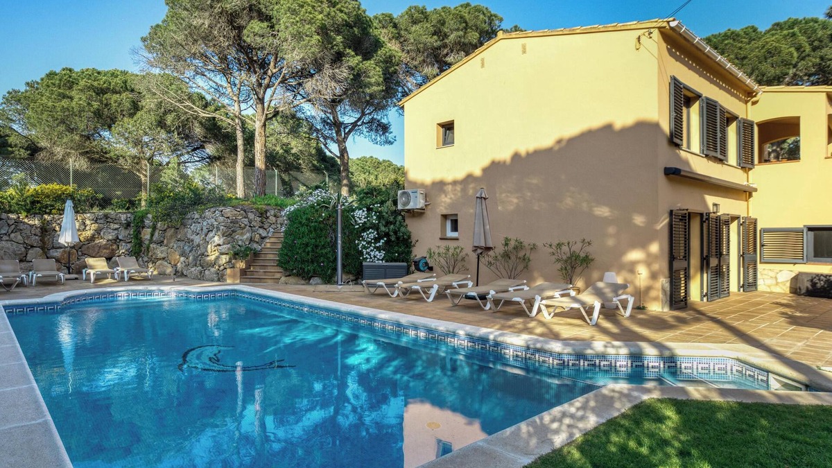 Pals Villa | Villa "Playa de Pals" with Sea View, Pool, Wi-Fi, Garden & Terrace