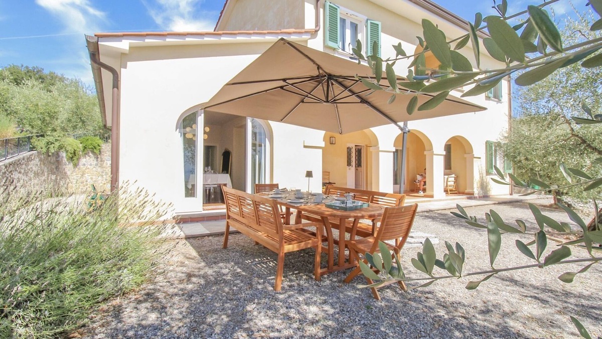 Margine Coperta-Traversagna Villa | Villa Poggio Scalette: Elegance meets Comfort amidst ancient olive trees