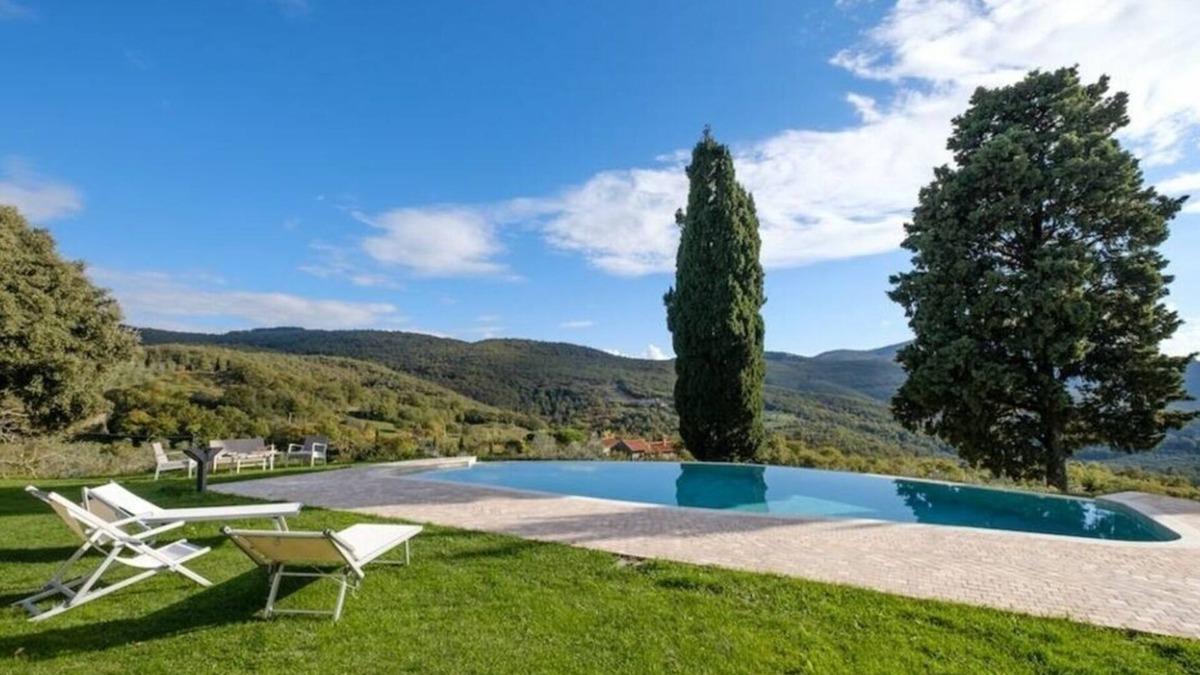 Calenzano Villa | Villa Poggiostelle, wonderful countryside property, surrounded by a large private estate with ga.