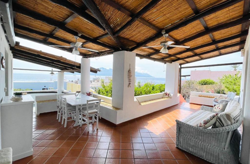 Santa Marina Salina House | Villa Pomelia, Villa nel corso di Santa Marina Salina a 50 mt dal mare