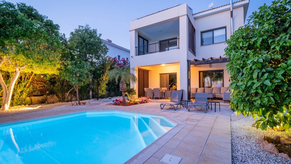 Kouklia Villa | Villa Pontus - stunning views & privacy in beautiful garden with pool & hot tub