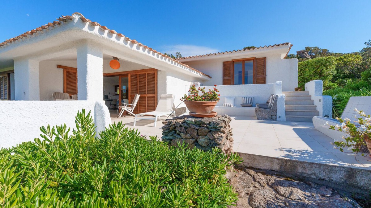 Portobello Villa | Villa 'Portobello' with Sea View, Wi-Fi and Air Conditioning