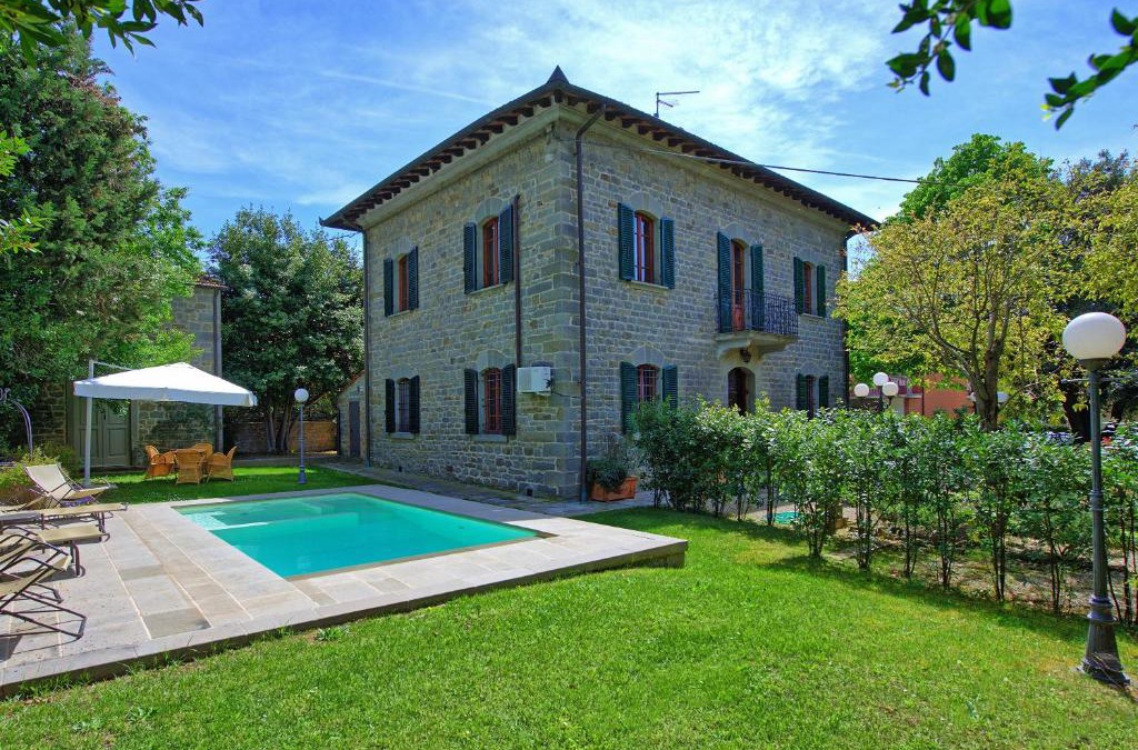 Camucia Villa | Villa Primula by PosarelliVillas
