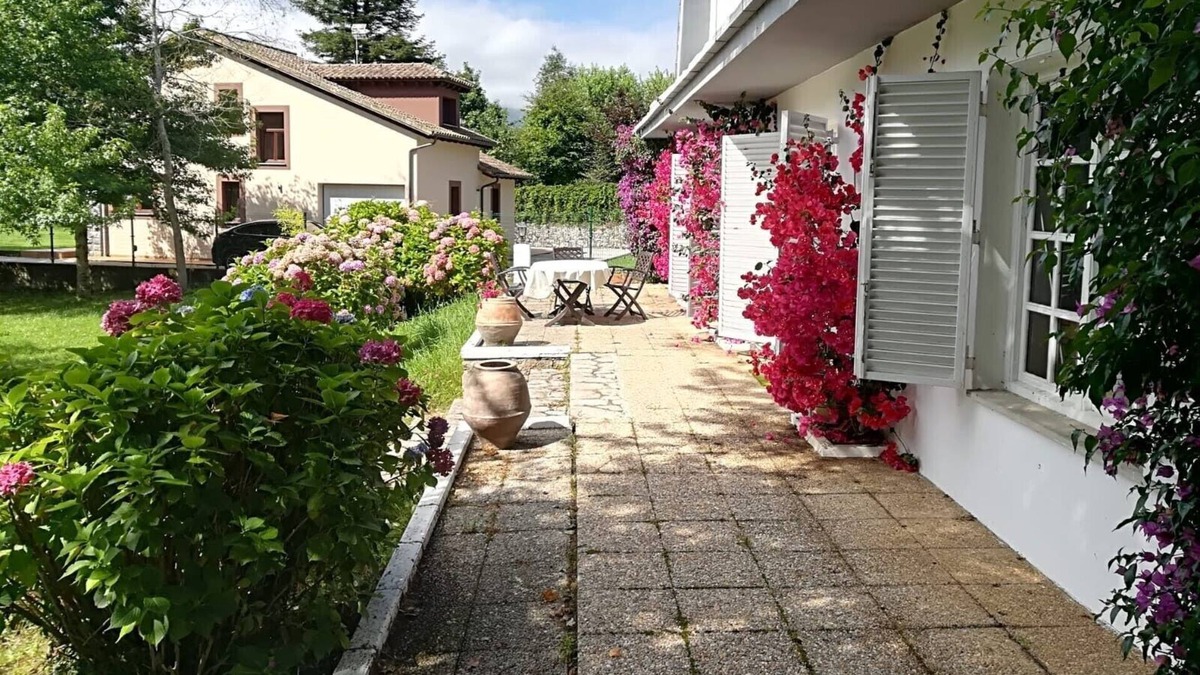 Andrin Ski Chalet | Villa privada en Llanes con gran jardín.