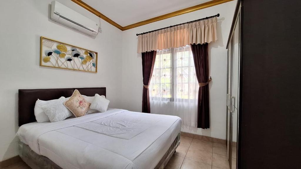 Cipanas Hotel | villa puncak bogor by GO puncak