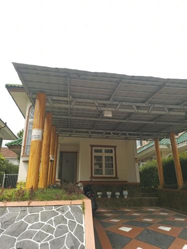 Cipanas Villa | Villa Puncak Resort