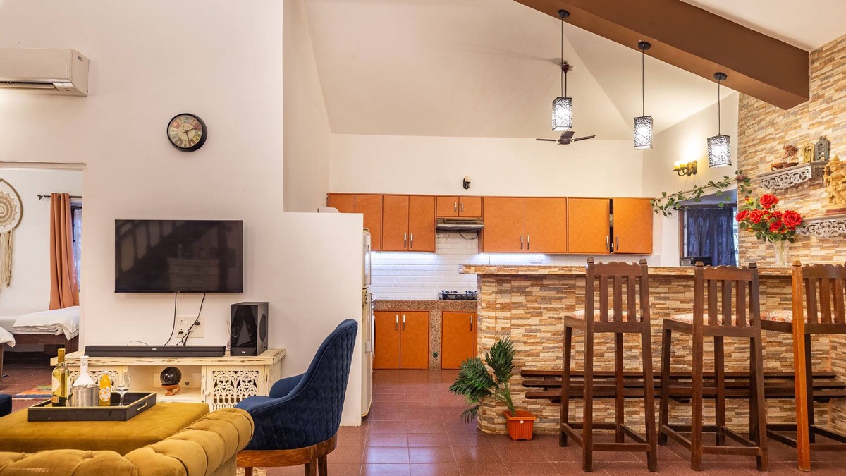 Chapora Villa | Villa Pura Vida, tranquil & quaint villa with private pool in party Central Goa