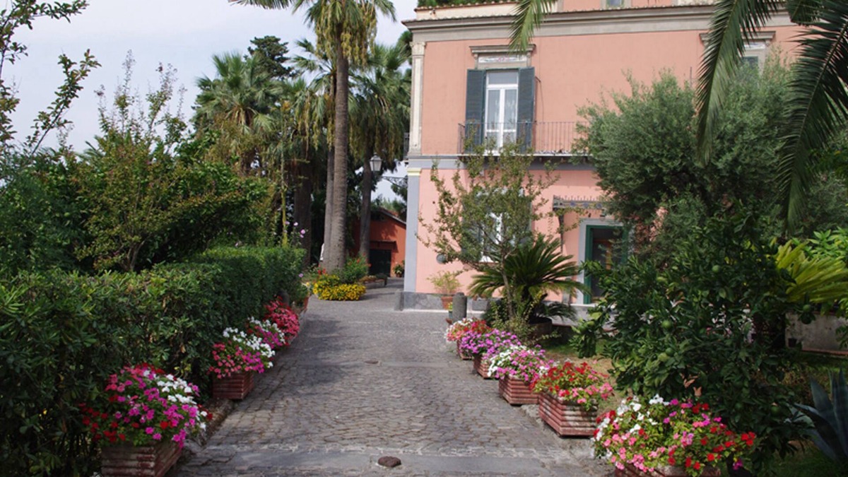 San Giorgio a Cremano House | Villa Raffaela - Stately home, independent, quiet, sunny, ideal for a relaxing holiday