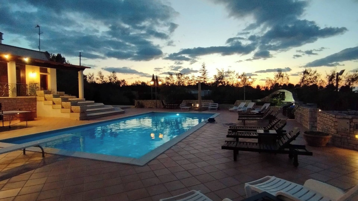 Trani Villa | Villa, relaxation, private pool and tennis court, for families and groups of friends