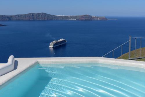 Fira Hotel | Villa Renos Hotel