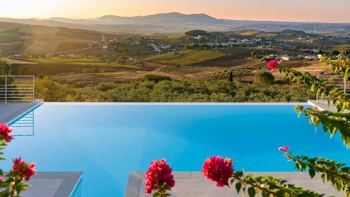 Buseto Palizzolo Villa | villa rental italy, sicily, trapani, pool, air conditioning, view