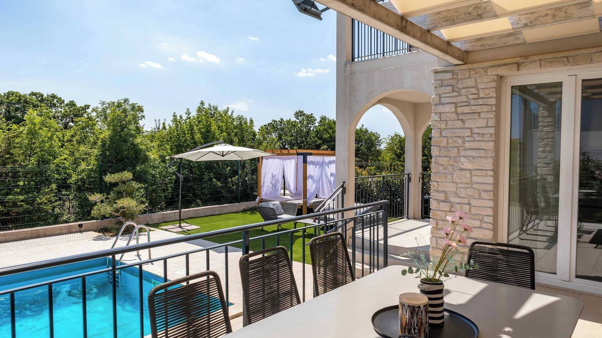 Diminici Villa | Villa Riviera Summary