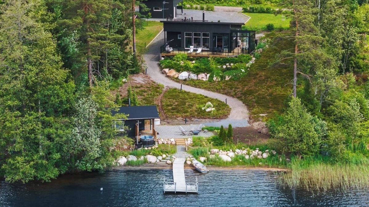 Klaukkala House | Villa Ritva - Modern - Lakefront - Hot Tub