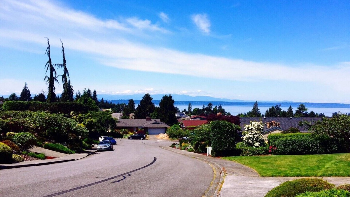 The Bowl of Edmonds House | Villa Rivarola - a dream home near Edmonds, a charming Victorian community
