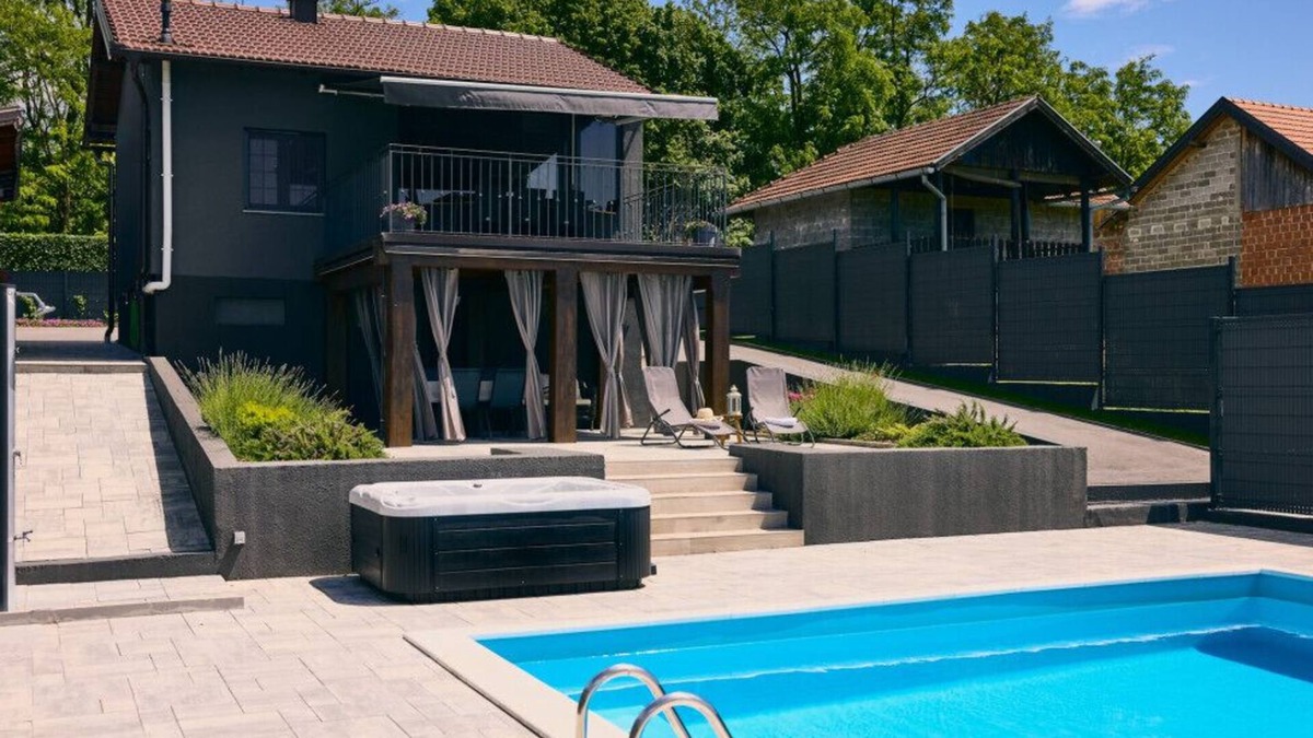 Popovaca Villa | Villa Robinia Hill Residence by Villas Guide